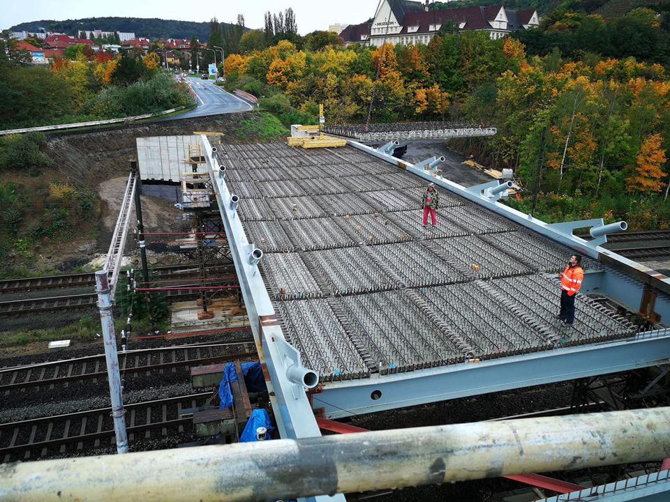 Premostenie ponad železničnú trať v Moste